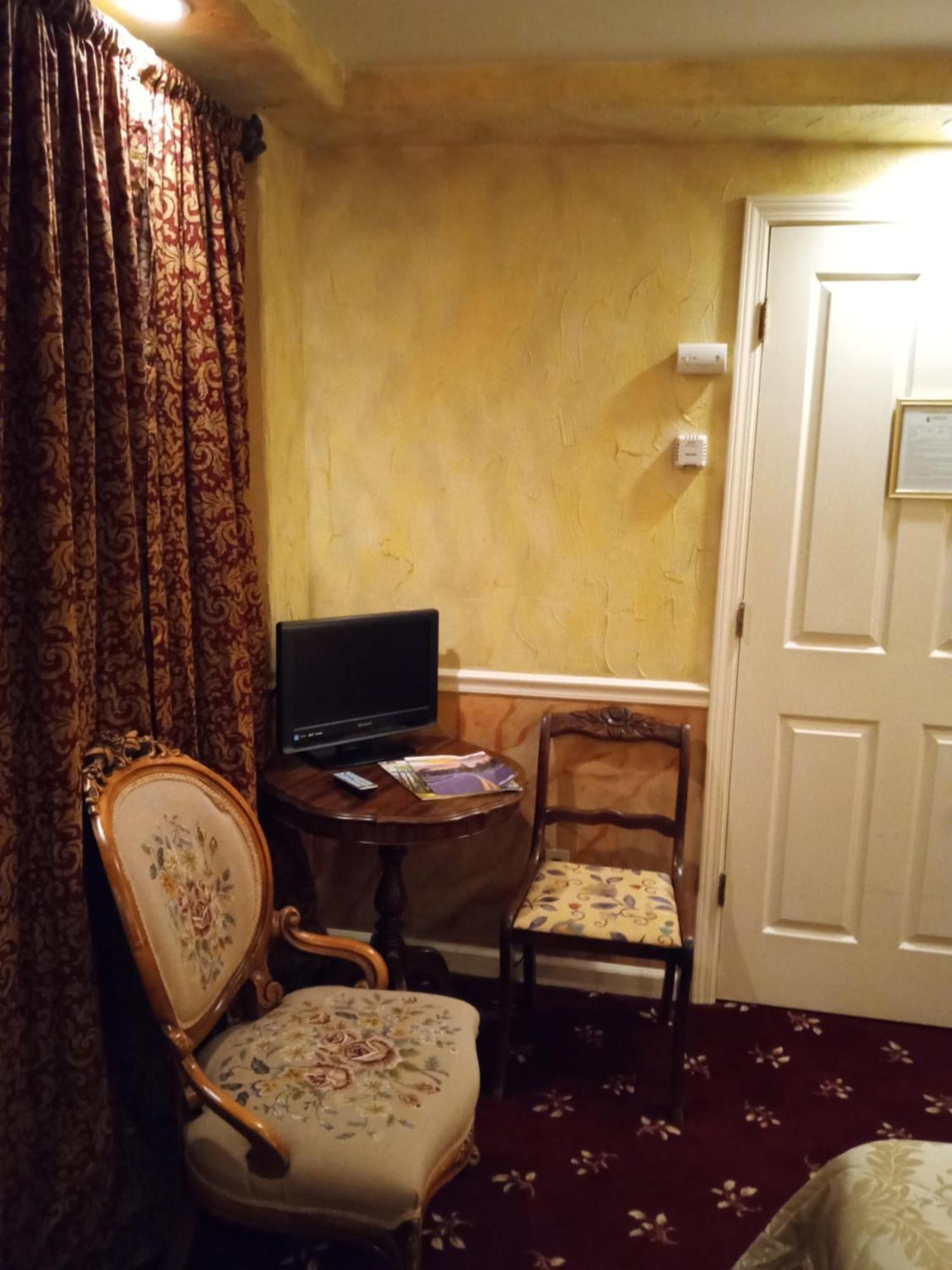 All Seasons Groveland Inn Room photo